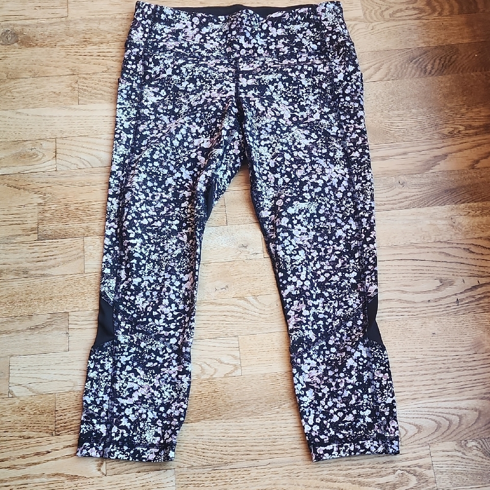 (6) Lululemon Lulu Floral Patterned Capri Leggings Athletic Gym Comfy Athleisure